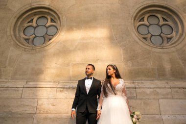 Eski kale poz güzel düğün çifti