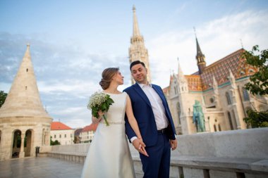 Aşık evlilik çift iç poz eski kale avlu