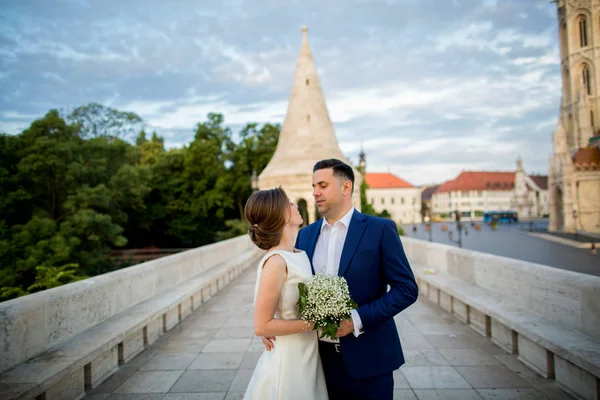Love Gård Bröllop Par Poserar Inre Gamla Slott — Stockfoto