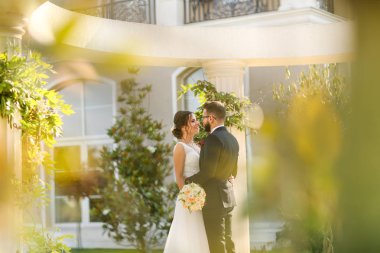 Lüks yapısı açık poz güzel düğün çifti