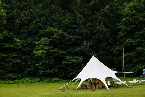 Tenda Medievale Vicino Foresta — Foto Stock
