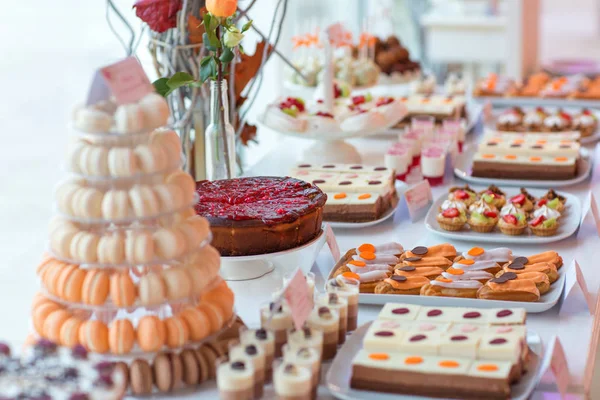 Délicieuse Barre Chocolatée Dans Une Décoration Spéciale — Photo