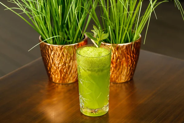 Bebidas Frescas Tropicais Mesa — Fotografia de Stock