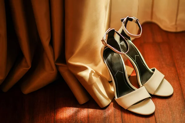 Belos Sapatos Brancos Para Noiva — Fotografia de Stock