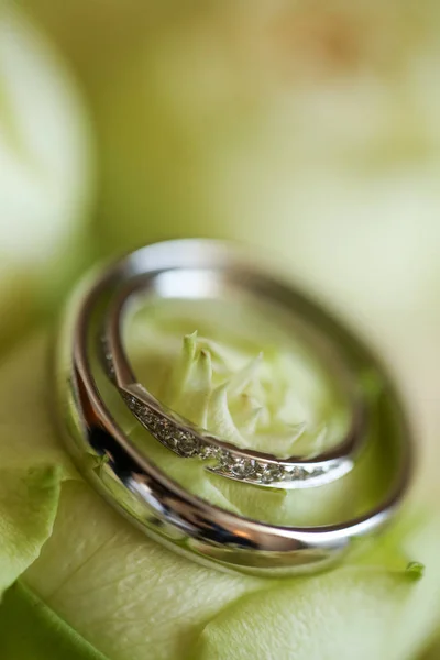 Zár Megjelöl Gyönyörű Esküvő Gyűrű — Stock Fotó