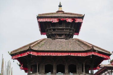 Hindu tapınakları ve arka planlar bhaktapur durbar Meydanı'nda. Başlıca turistik yer Bhaktapur Nepal.