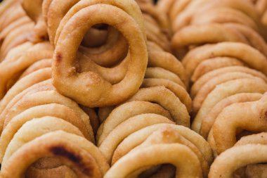 Bir sürü Katmandu Nepal yerel Dükkan Satılık tutulması Nepal tatlı ekmek sel roti.