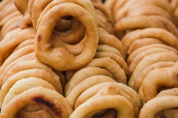 Bir sürü Katmandu Nepal yerel Dükkan Satılık tutulması Nepal tatlı ekmek sel roti.