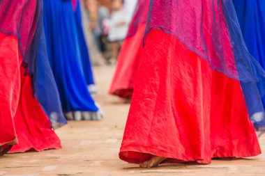 Bollywood dansçıları ile üst üste, renkli elbise hazır pozisyon, Asya dansçılar, dans kavramı dans etmek.
