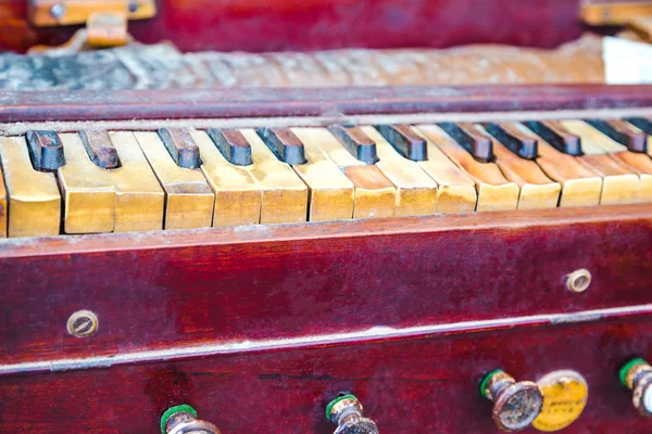 Primer Plano Shot Traditional Old Dusty Harmonium Keyboard —  Fotos de Stock