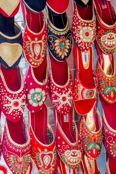 Πολύχρωμο Sandles Κυρίες Υποδημάτων Προς Πώληση Στην Αγορά Της Ασίας — Φωτογραφία Αρχείου