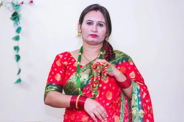 Belle Donne Nepalesi Abito Tradizionale Con Indossare Saree Gioielli Teej — Foto Stock