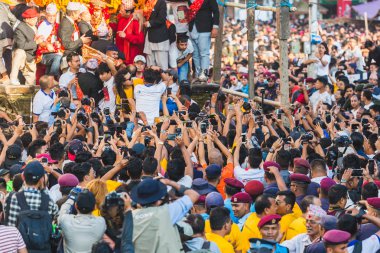 Katmandu, Nepal - Eyl 24, 2018:Photographers ve resimler Kumari Indra Jatra Kathmandu, alan insanlar. Indra Jatra Nepal.Indra Jatra önemli bir yıllık Festivali Hindu tanrısı Indra onuruna düzenlenen bir alay olduğunu.