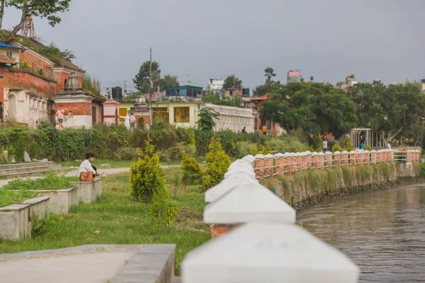 Kathmandu Nepal Set 2018 Uma Garota Lendo Peaceful Place Parque — Fotografia de Stock