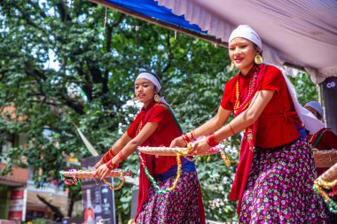 Okul Çocukları Perfoming Sahne Dansı