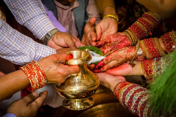 Detaily Svatebního Obřadu Hinduistické Svatby Hinduistické Svatební Rituály Zaměření Ruku — Stock fotografie