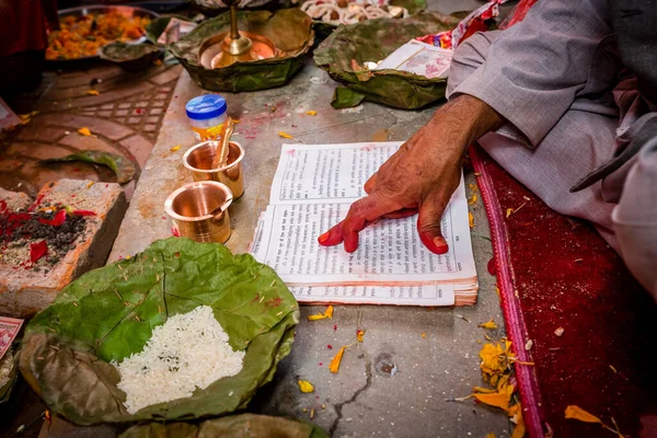Подробности Индуистской Свадебной Церемонии Бракосочетания — стоковое фото