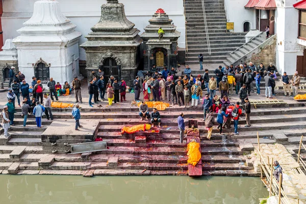 Katmandú Nepal Febrero 2018 Los Hindúes Ofrecen Oraciones Religiosas Los — Foto de Stock