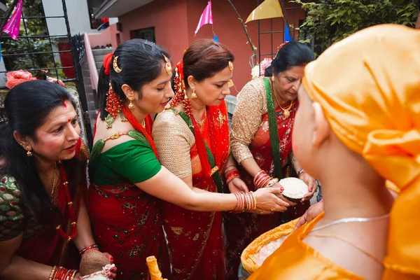 Kathmandu Nepal Julho 2019 Mulheres Nepalesas Durante Cerimônia Religiosa Bratabandha — Fotografia de Stock