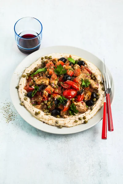 Salade Dakos Grecs Frais Sur Une Couche Houmous Lumière Végétalien — Photo