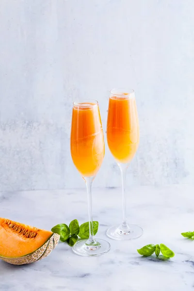 Итальянский Алкогольный Коктейль Bellini Сладкой Спелой Дыни Вкусом Базилика Идеальный — стоковое фото