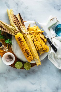 Mısır Mısır koçanı kesti. Yaz hafif bir yemek yemek. salata veya hafif sağlıklı öğle yemeği