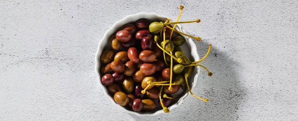 Vlag Van Lekkere Verse Italiaanse Olijven Uit Gaeta Tafel Cocktail — Stockfoto