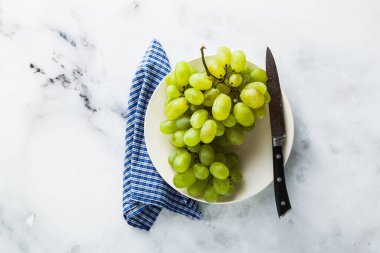 renkli sebze ve meyveler masanın üzerinde. sabah suları hazırlanması. sağlıklı beslenme
