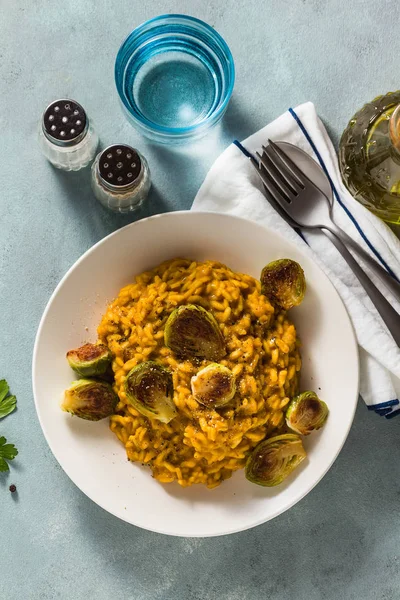 Risotto Avec Citrouille Choux Bruxelles Sur Table Une Recette Saine — Photo