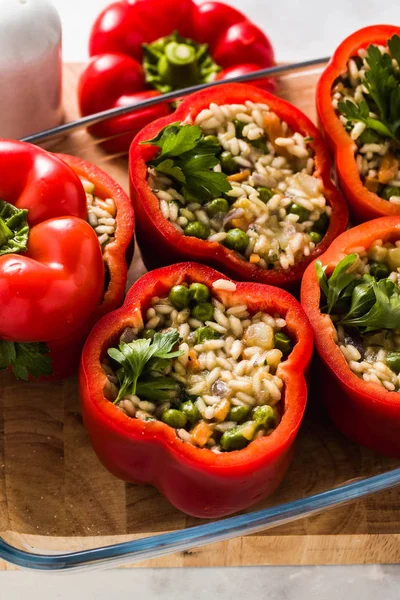 Gefüllte Paprika Einer Gläsernen Auflaufform Fertig Zum Backen Ofen Gesunde — Stockfoto