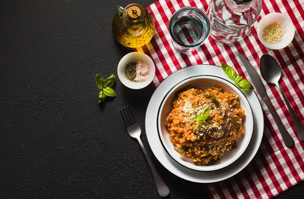 Italiensk Risotto Med Tomatsås Bordet Kopia Utrymme — Stockfoto