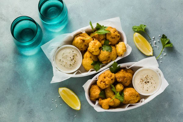 Fried cauliflower in batter with a savory sauce of cashew nuts. — Stock Photo, Image