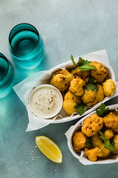 Fried cauliflower in batter with a savory sauce of cashew nuts. — Stock Photo, Image