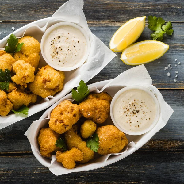 Meyilli kaju fıstığı lezzetli bir sos ile kızarmış karnabahar. 