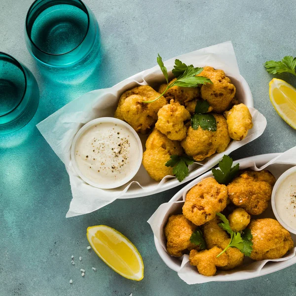 Fried cauliflower in batter with a savory sauce of cashew nuts. — Stock Photo, Image