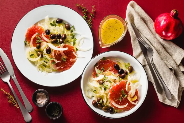 Frischen Köstlichen Salat Aus Fenchel Grapefruit Und Oliven Gesunde Vegane — Stockfoto