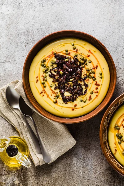 Authentisches Griechisches Fava Rezept Mittelöstliche Gelbe Linsensuppe Mit Karamellisierten Zwiebeln — Stockfoto