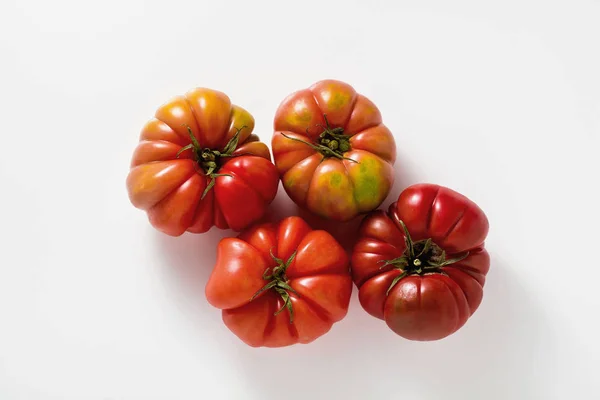 Brandywine Tomat Vit Bakgrund — Stockfoto