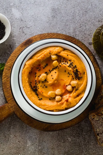 Delicioso Hummus Vegano Con Batata Alcachofas Enlatadas Con Sésamo Negro —  Fotos de Stock