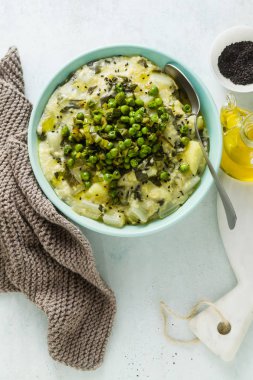 vegan pizzoccheri çanak. İtalyan mutfağı adapte bir tarifi. sağlıklı gluten ücretsiz beslenme