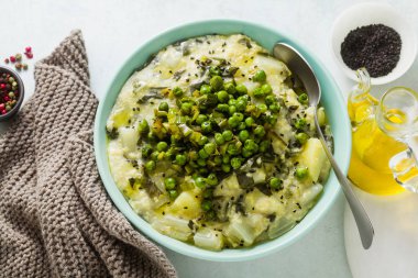 vegan pizzoccheri çanak. İtalyan mutfağı adapte bir tarifi. sağlıklı gluten ücretsiz beslenme