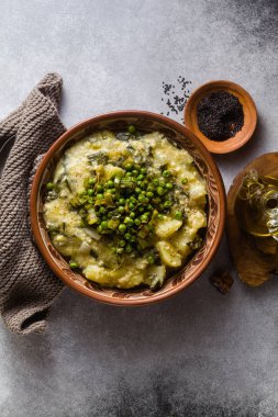 vegan pizzoccheri çanak. İtalyan mutfağı adapte bir tarifi. sağlıklı gluten ücretsiz beslenme