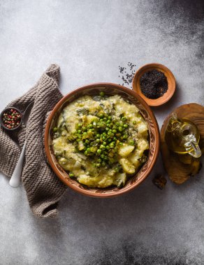 vegan pizzoccheri çanak. İtalyan mutfağı adapte bir tarifi. sağlıklı gluten ücretsiz beslenme