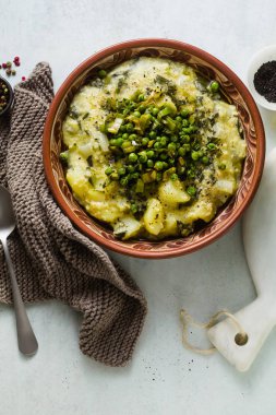 vegan pizzoccheri çanak. İtalyan mutfağı adapte bir tarifi. sağlıklı gluten ücretsiz beslenme