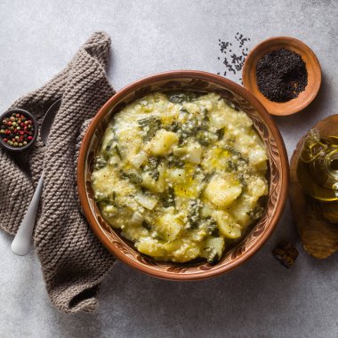vegan pizzoccheri çanak. İtalyan mutfağı adapte bir tarifi. sağlıklı gluten ücretsiz beslenme
