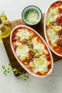 İtalyan patates köfte gnocchi Alla Sorrentina mozzarella ile