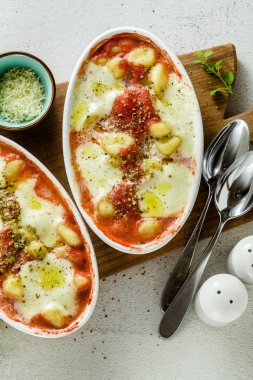 İtalyan patates köfte gnocchi Alla Sorrentina mozzarella ile