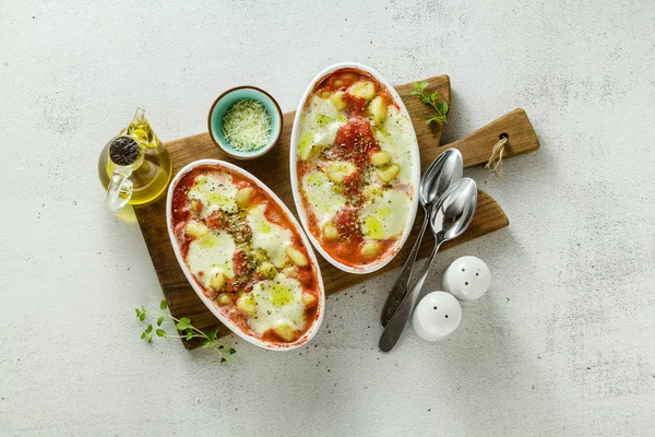 Ιταλικά ζυμαρικά πατάτας νιόνα με μοτσαρέλα — Φωτογραφία Αρχείου