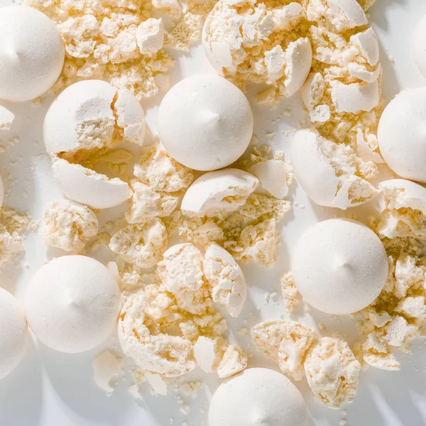 Meringue achtergrond op witte top — Stockfoto