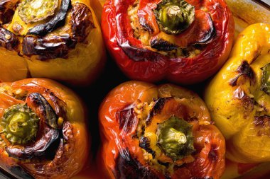 taze pişmiş biber mercimek ve pirinç ile dolması, bir bardak 